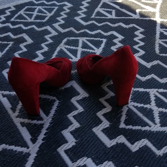 Red suede heels - Picture 3 of 3
